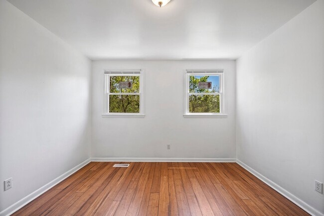 Building Photo - 4758 Trenton Dr