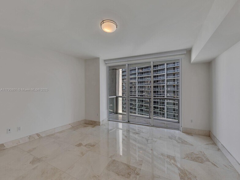 Building Photo - 475 Brickell Ave