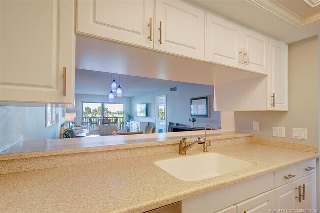 Building Photo - 40 NE Plantation Rd