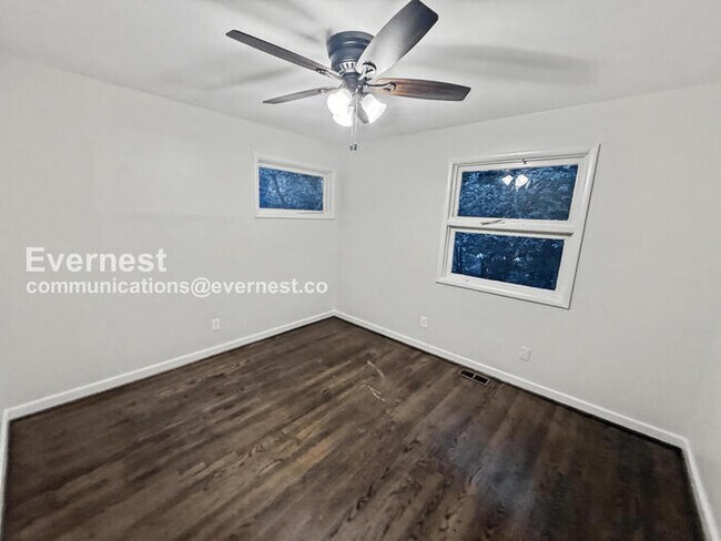 Building Photo - 4905 Scenic View Dr