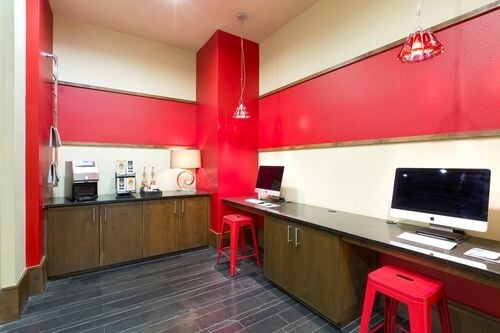 Building Photo - 1612 W 5th St