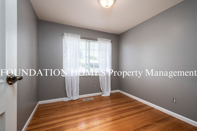 Building Photo - Gorgeous Ranch Style 4BD/2.5BA!  Outdoor Kitchen!  Hot Tub!  FOUNDATION