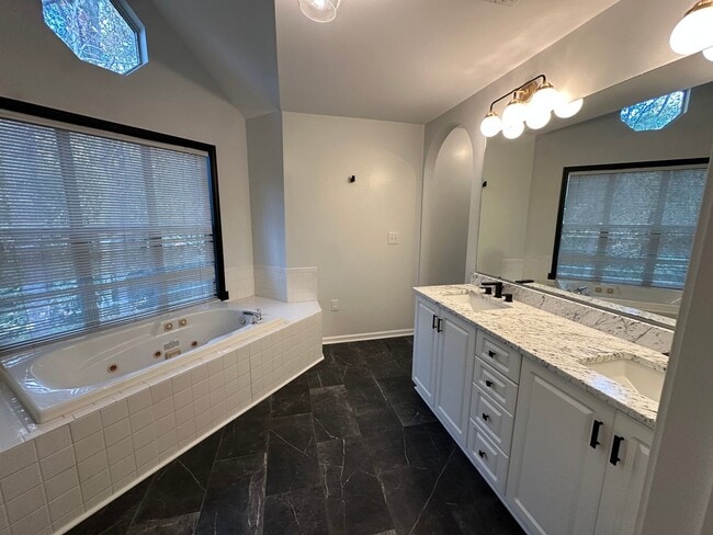 Building Photo - Spacious 2 Bedroom Luxury Condo with Pool Access – Wilmington, NC