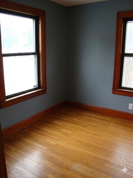 Building Photo - 145 McQuesten St