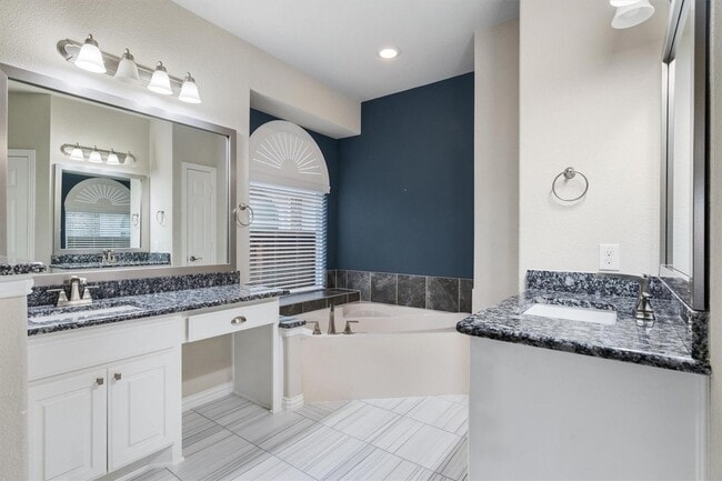 Building Photo - 2003 Silent Shore St