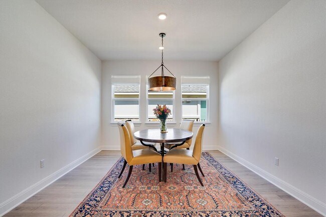 Building Photo - 916 Pear Tree Ln