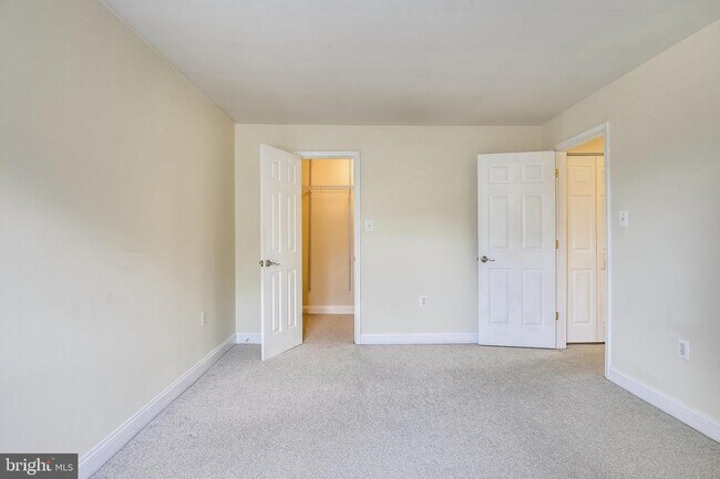 Building Photo - 1952 Kennedy Dr