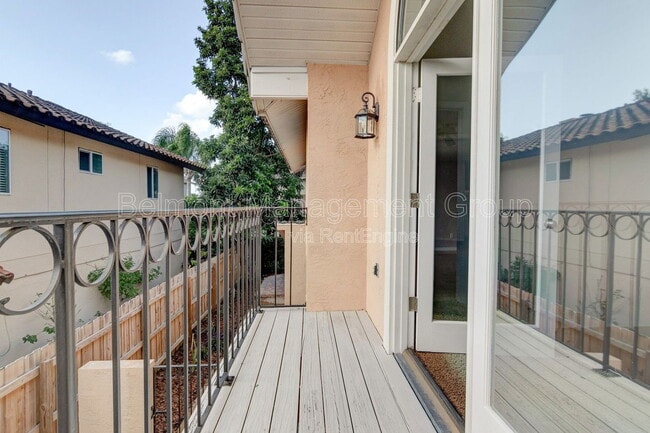 Building Photo - 1049 Aragon Ave