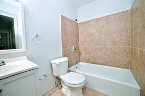 Building Photo - 2206 Statler Dr