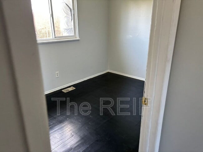 Building Photo - 6203 Hilton Ln