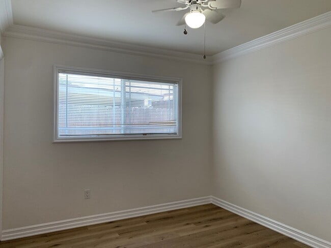 Building Photo - Home in Oceanside, Close to Mission Beach!