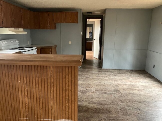 Building Photo - 2 BR 2 Bath 1,040 sq ft singlewide mobile ...