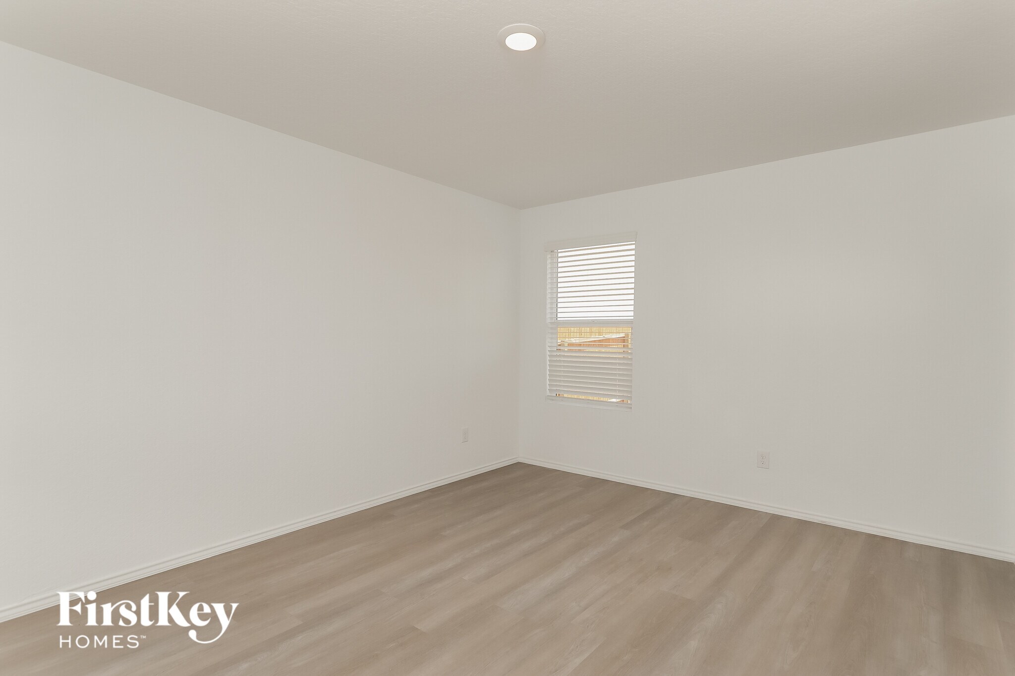 Building Photo - 10623 Vinateros Dr