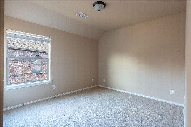 Building Photo - 2505 Vista Oaks Dr