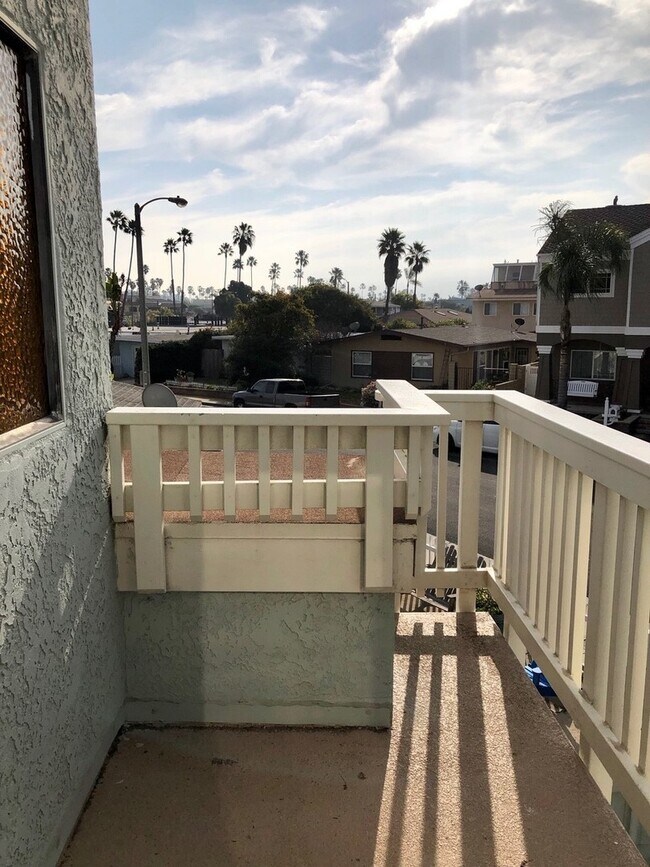 Building Photo - Pierpont Beach Home