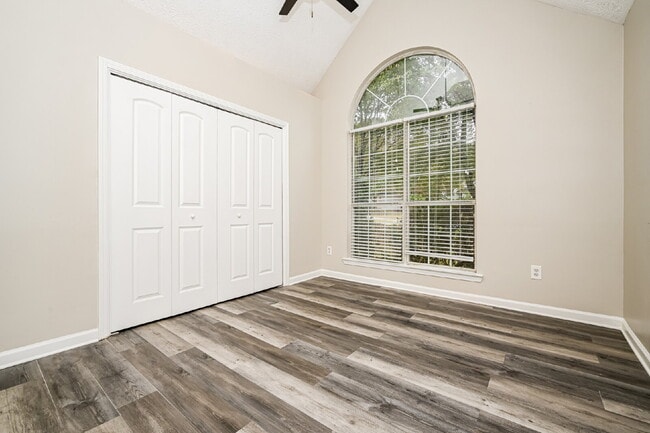 Building Photo - 819 Sweetwater Way