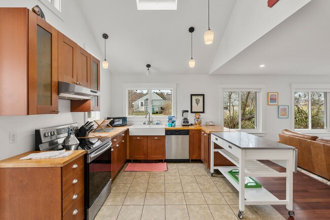 Building Photo - Year-round 3-Bedroom Home in Rockport