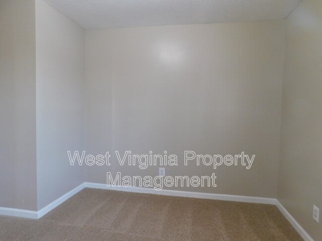 Building Photo - 404 Gatewood Ave