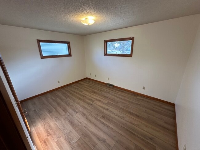 Building Photo - 809 2nd Ave NE