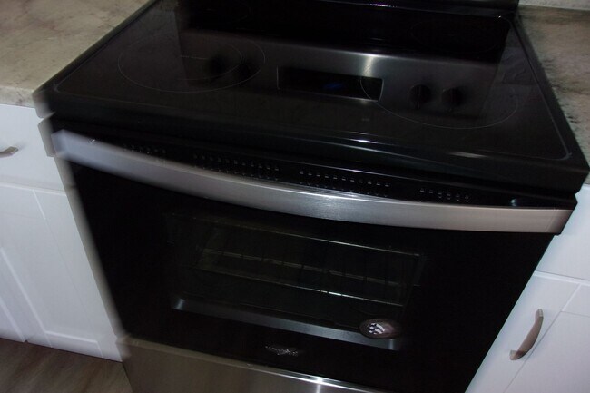 Building Photo - Great home in with great mountain views.