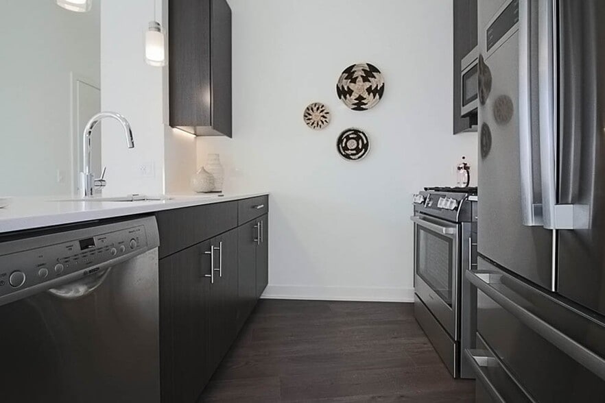 Building Photo - 429 N Park Dr