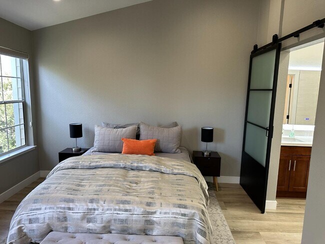 Building Photo - 1 Passage Ln