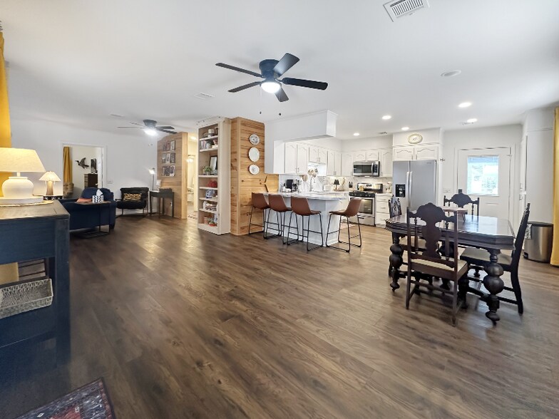 Building Photo - 402 Wallace Dean Rd