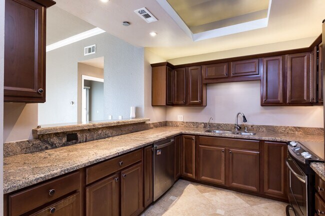 Building Photo - Heart of Bankers Hill at La Parc Chateau!