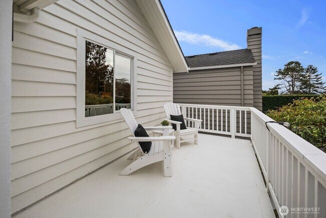 Building Photo - Exceptional Magnolia Home - Rare opportunity to live in Seattles Premier  Neighborhood