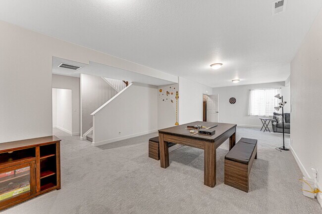 Building Photo - $4,795.00, 5 bed, 3.5 bath located in Denver.