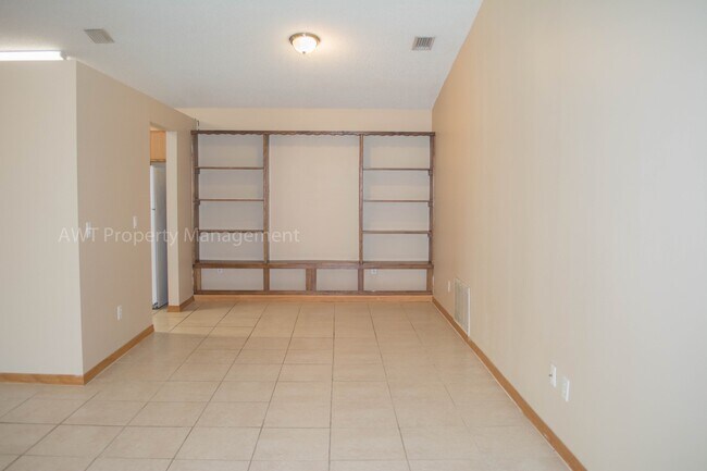 Building Photo - 14 Wood Amber Ln