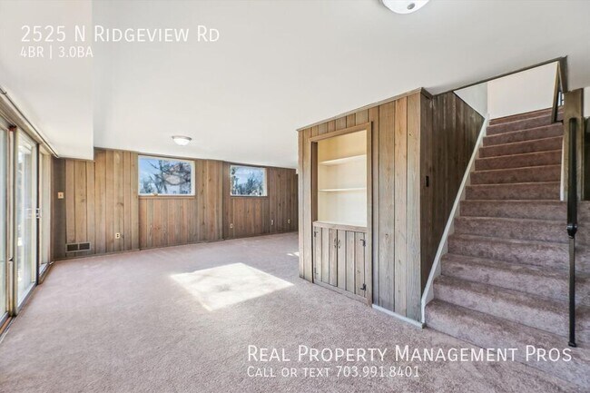 Building Photo - 2525 N Ridgeview Rd