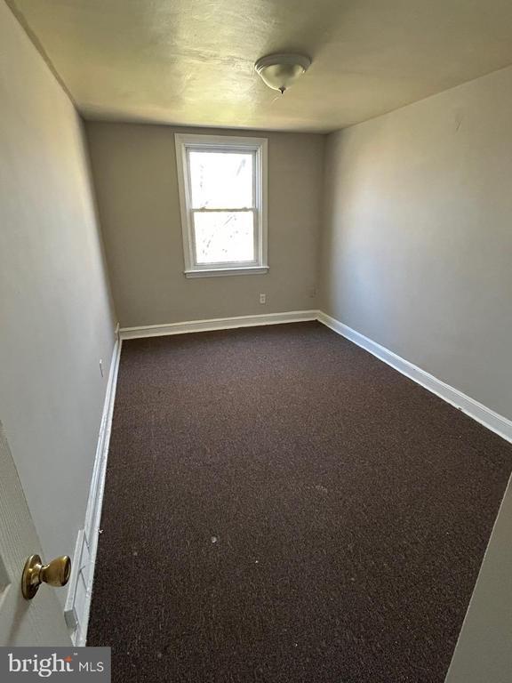 Building Photo - 330 W 21st St