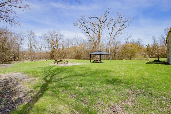 Building Photo - 1305 Oswego Rd