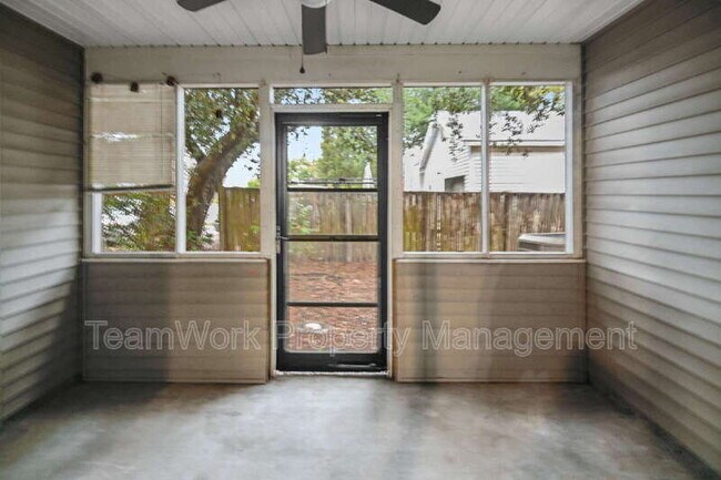 Building Photo - 5914 Tampa St