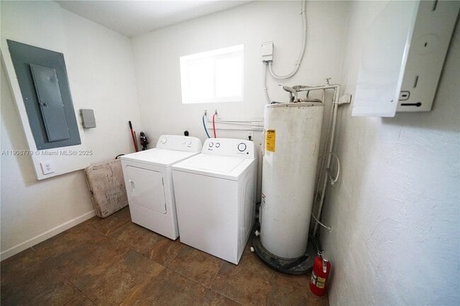 Building Photo - 2300 SW 42nd Terrace