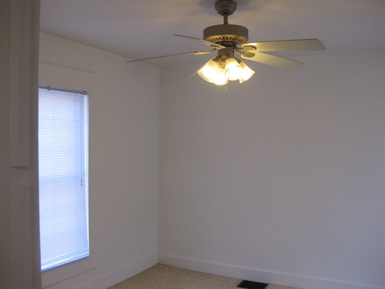 Building Photo - 630 Walnut St