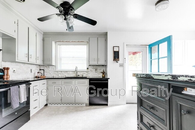 Building Photo - 6325 Glyndon Ln