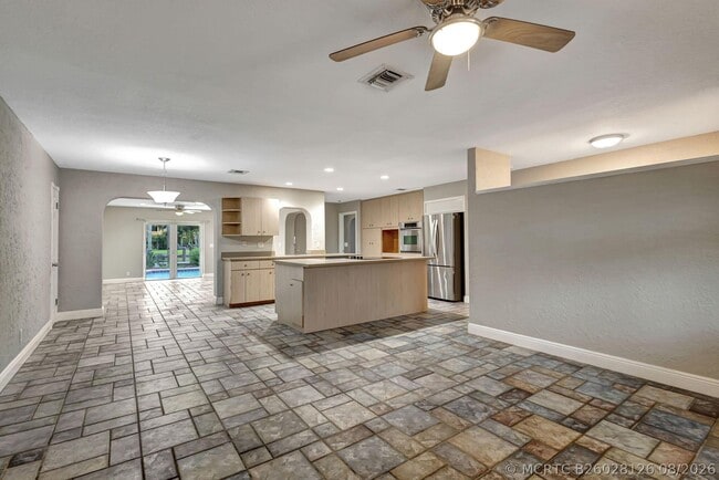Building Photo - 1402 Cormorant Rd