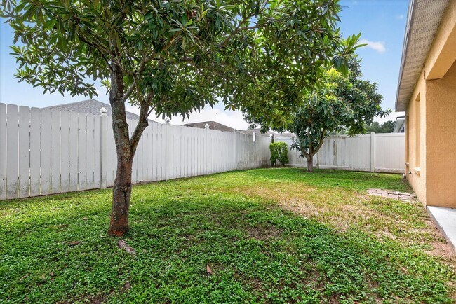 Building Photo - 557 Lindsay Anne Ct