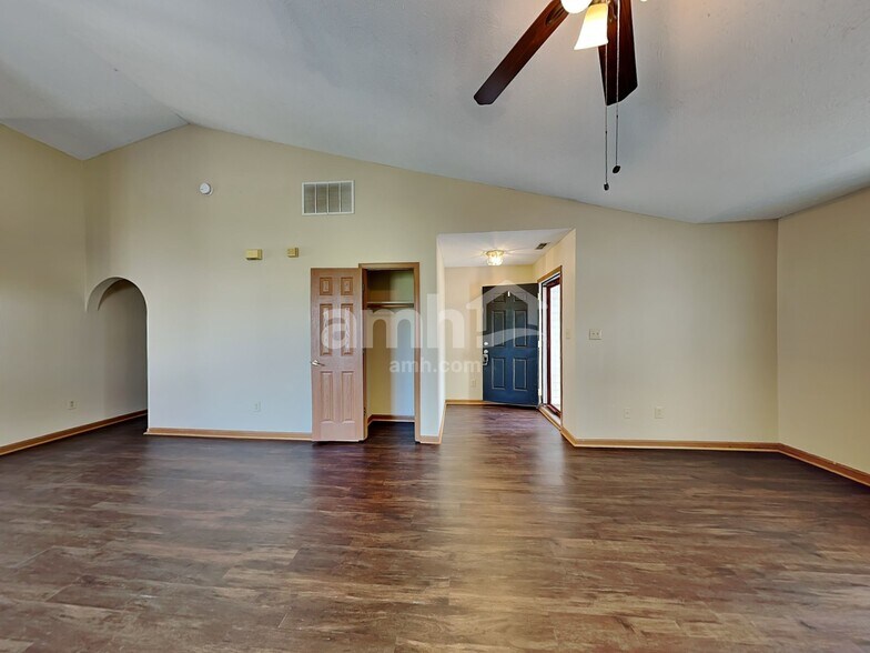 Building Photo - 1399 Palm Ct