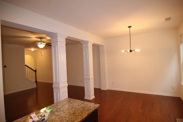 Building Photo - 5850 Vinyard Ln