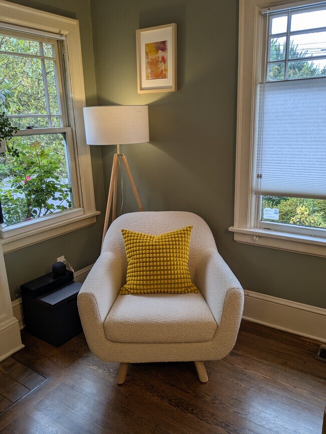 Building Photo - 1974 SE 24th Ave