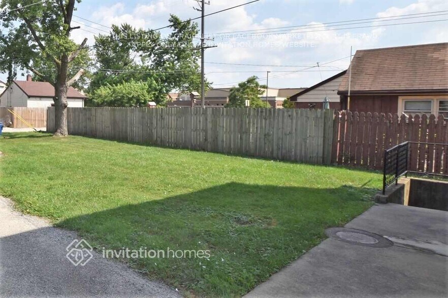Building Photo - 9837 S 54th Ave