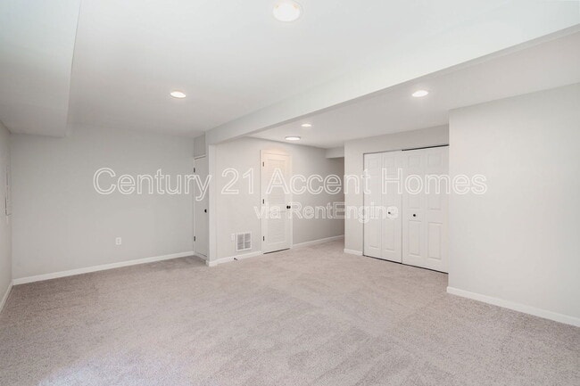 Building Photo - 5249 Spring Branch Blvd