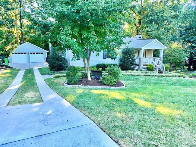 Building Photo - Magnificant 4BD, 3BA Home in Highly Sought...