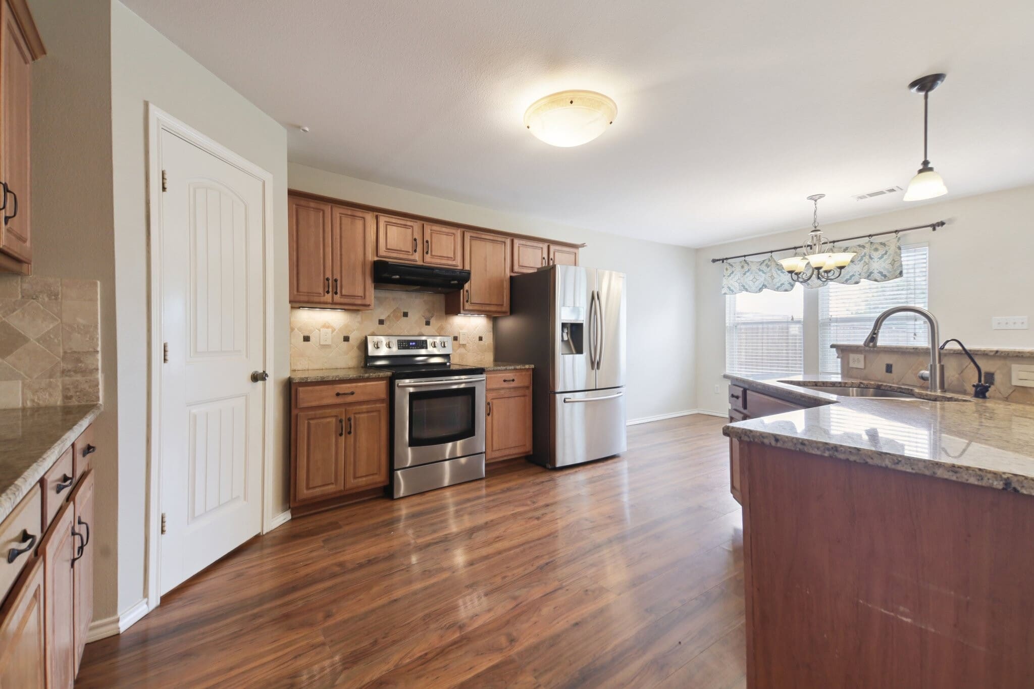 Building Photo - 2114 Iroquois Dr