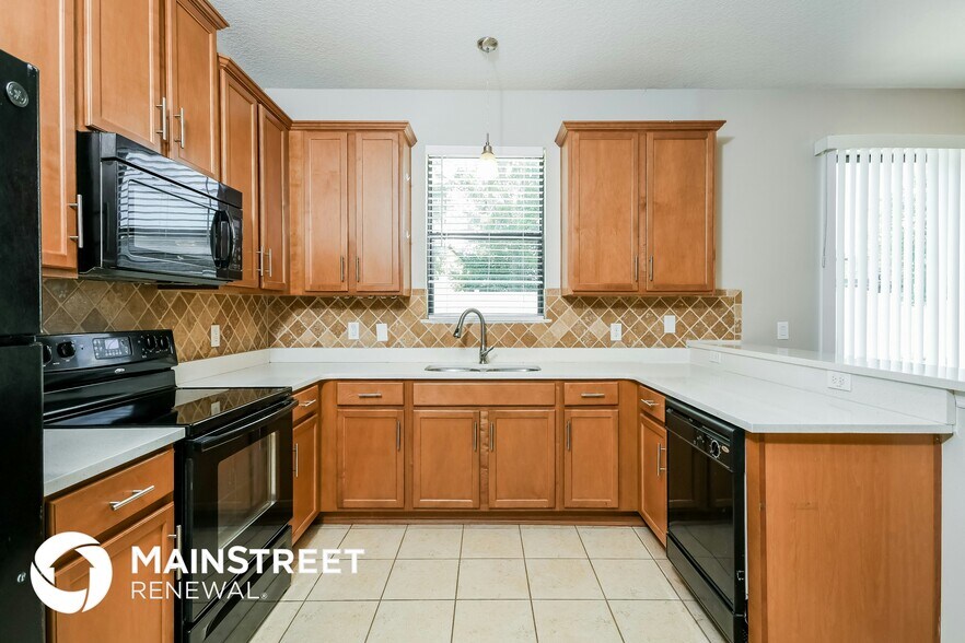 Building Photo - 4632 Doral Park Ave