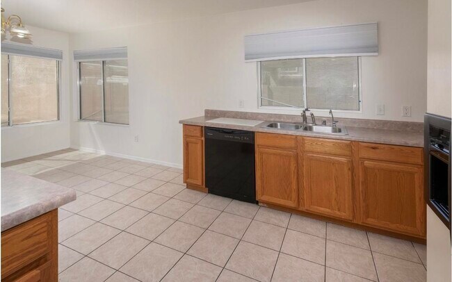 Building Photo - 12225 W Flanagan St