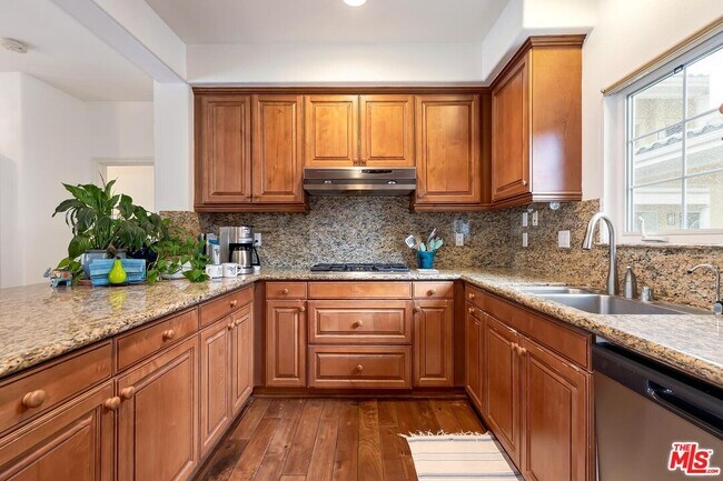 Building Photo - 7101 Playa Vista Dr